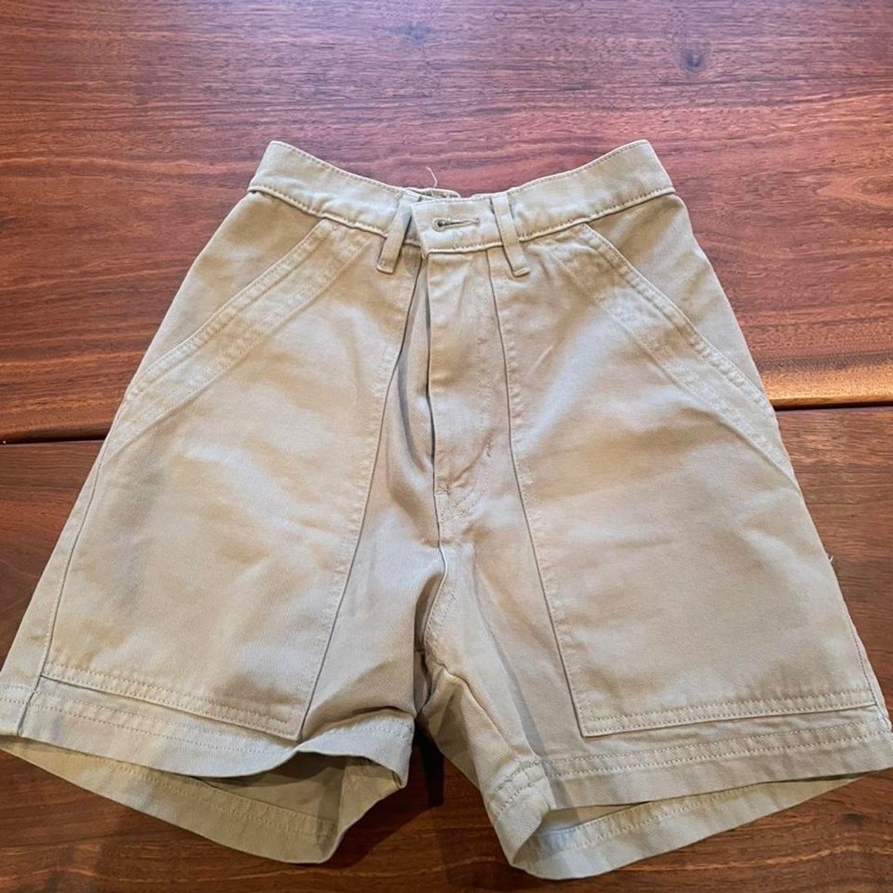 High waisted cargo shorts (image of the fit on the last page)